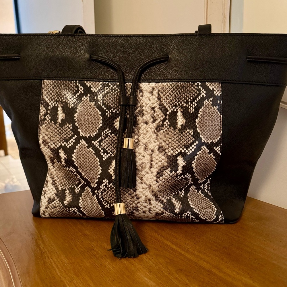 Talbots Black and Tan Tote Bag with Elegant Design - Picture 2 of 10
